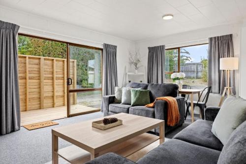 Taupo House | Cozy Retreat 2 - modern townhouse living
