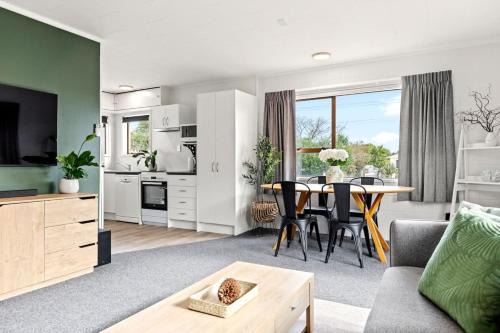 Taupo House | Cozy Retreat 1 - Taupo comfort and convenience with parking