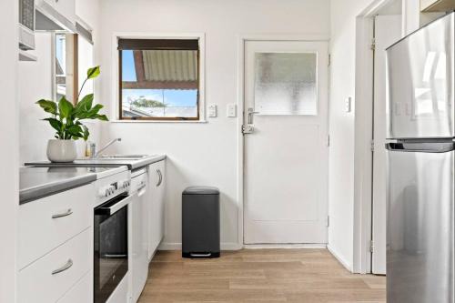 Taupo House | Cozy Retreat 1 - Taupo comfort and convenience with parking