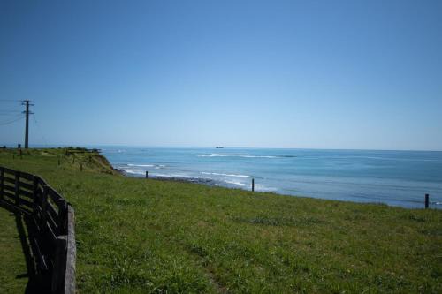 Bell Block Apartment | Wills On The Water Beachfront Apartment