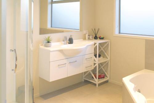 New Plymouth House | Escape To Buller - enjoy a relaxed holiday vibe