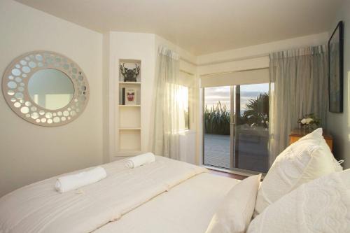 Oakura Villa | Chester Cottage Beachfront - direct ocean access