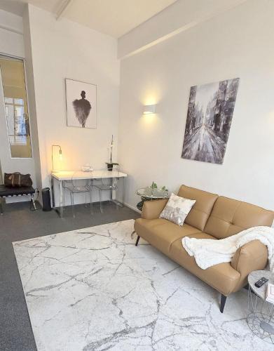 Auckland Central Business District Apartment | Art Deco Chic on Queen