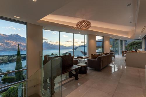 Queenstown Villa | Views on Edinburgh - a Relax it's Done luxury holiday home