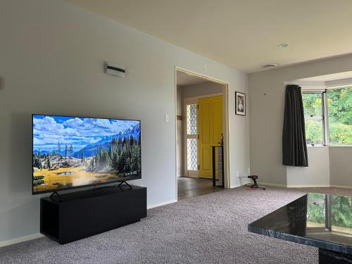 Waikato District Villa | Greenhill Country Stay - Private Pool & Hot Spa Pool & Fireplace