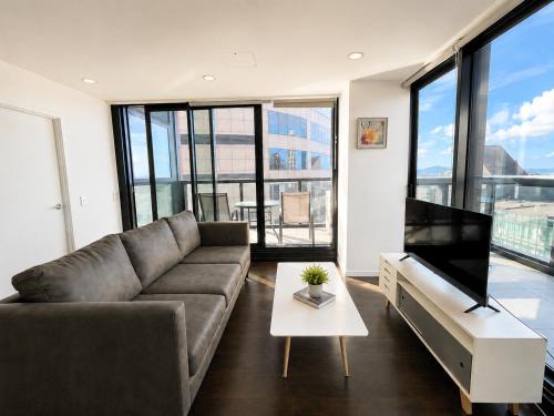 Auckland Central Business District Apartment | Harbour & City Views 2BR 2BA w Huge Balcony P231