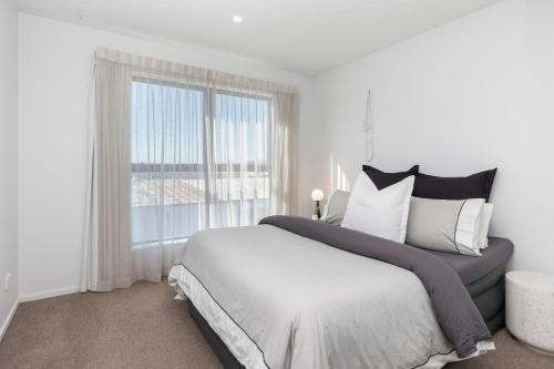 Christchurch City Centre Apartment | Spacious Inner City Townhouse - Sleeps up to 10
