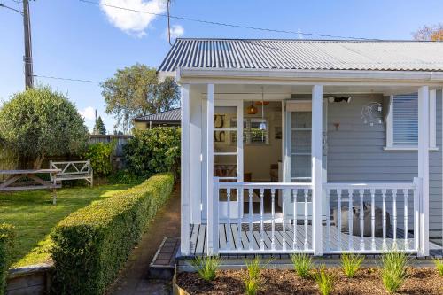 Taupo House | Wanderlust Retreat- Quaint and Romantic Cottage