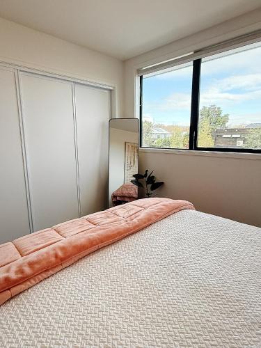 Riccarton House | Hagley Park doorstep - free parking & EV plug-in - Bookahome