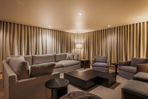 Mount Creighton House | Waiora at 42- BBQ- Hot Tub- Free Parking-Fireplace