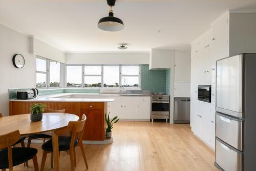 Tauranga House | The Hilltop Hideaway
