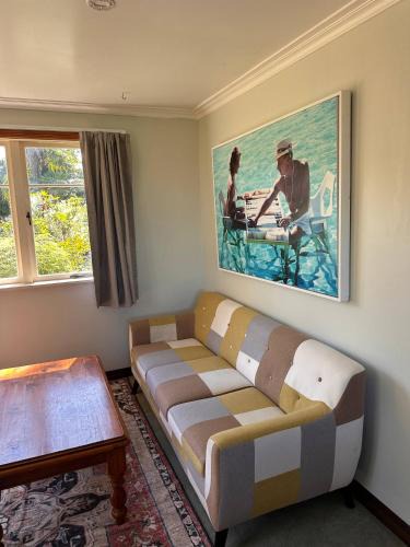 Whenuapai House | Tranquil Early 1900s Retreat in Auckland with Free Parking