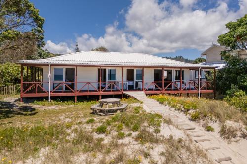 Whangapoua House | Poppy's Beach House - Beachfront Whangapoua Home