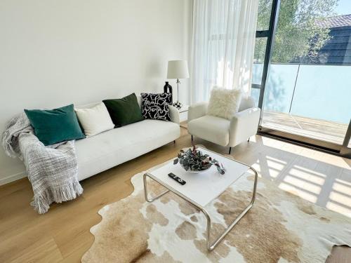 Greenlane - Ellerslie House | Brand New Luxury 3 Bed 3 Bath Haven 8 Min to CBD