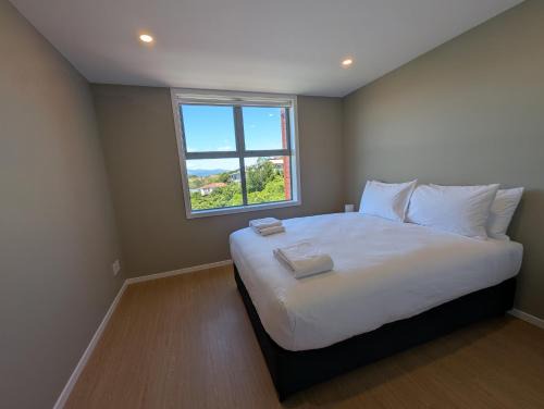 Johnsonville House | Brand New 3-Bedroom, 2-Bathroom Free Private Parking Wellington Bay Views