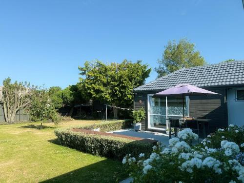 Christchurch House | Cozy & Sunny Room-Near City, Short Drive to City Center & Coast