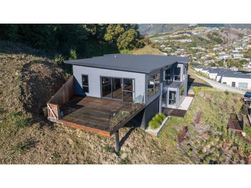 Nelson House | Horizon View Retreat - Nelson Holiday Home