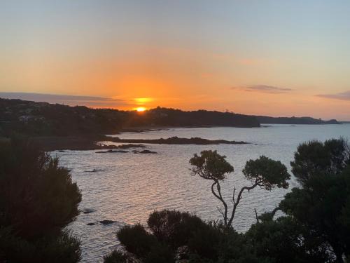 Cable Bay House | Luxurious House with Panoramic Seaview Spa Jacuzzi