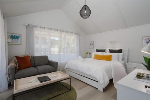 Mount Maunganui Hotel | Spacious, Breezy Studio Apartment, Moments from Downtown and Beach