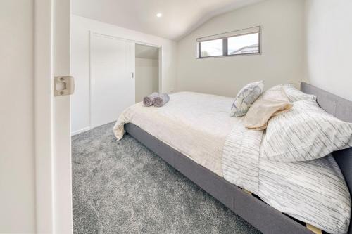 Papatoetoe Apartment | Cosy & Contemporary entire 3 Bedroom Airport Retreat