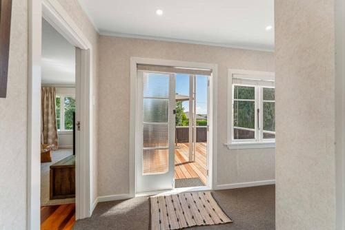Taupo House | Wych Hazel - cute 2 bedroom cottage, cental Taupo