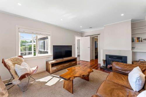 Taupo House | Wych Hazel - cute 2 bedroom cottage, cental Taupo