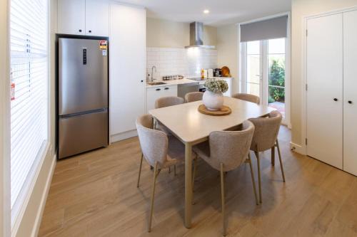 Christchurch City Centre Apartment | Classic and Comfy Townhouse plus Carpark on Colombo