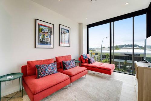 Grey Lynn Apartment | Modern Abode with Aircon & Balcony near Ponsonby