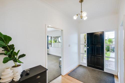 Taradale House | Charming on Cambridge - Napier