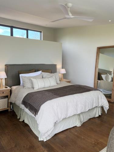 Waiheke Island Ski Chalet | Waiheke Luxury Blue and Green Rooms