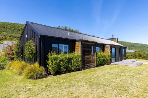 Kinloch House | Loch Eagles Retreat with stunning views overlooking Lake Taupo