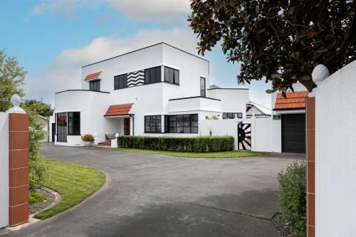 Hawera Bed & Breakfast | The Deco Retreat