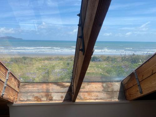 Waikanae House | Beach side Waikanae Bach