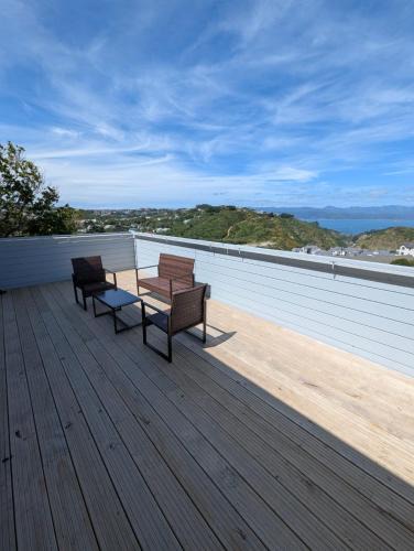 Johnsonville House | Brand New 3-Bedroom, 2-Bathroom Free Private Parking Wellington Bay Views