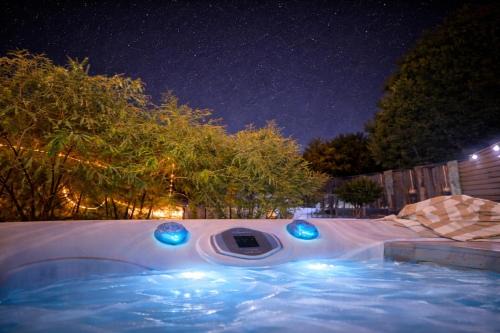 Rotorua House | Boutique Tiny Home Rotorua with Private Hot Tub