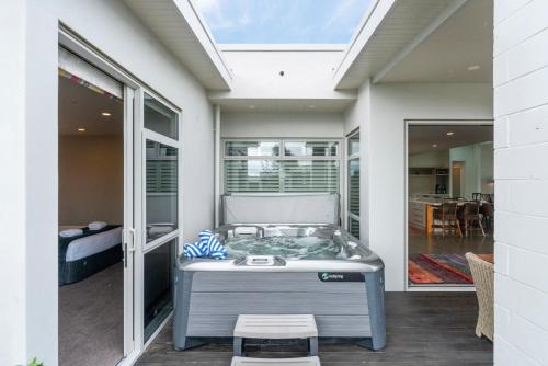 Rainbow Point House | Lakefront Kuiwai - Taupo