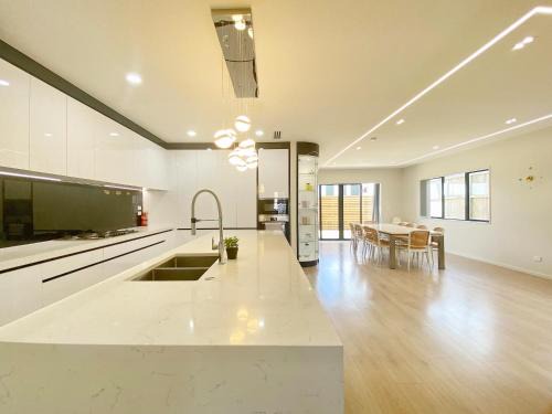 Auckland House | Koromeke Luxury 370sqm New Build, Ideal for Groups