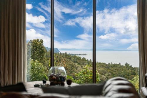 Omori House | Camelot - Lake Taupo - Holiday Home - Pukawa