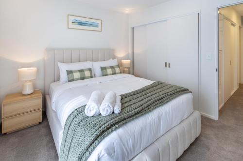 Christchurch City Centre Apartment | Peaceful City Townhouse 2 Bed plus Private Car Park