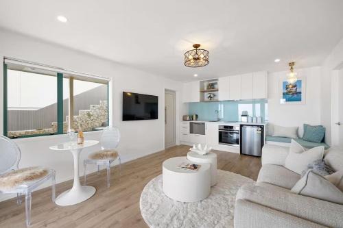 Bell Block House | Beachfront Studio - Ocean Views - Bell Block