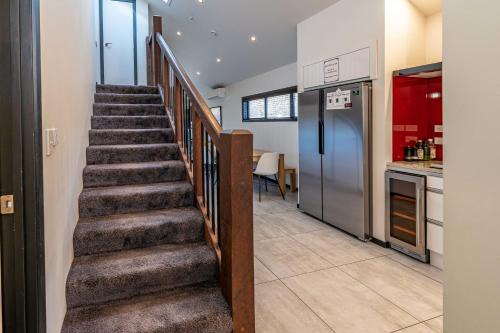Wanaka House | Tranquil Stream Side Retreat
