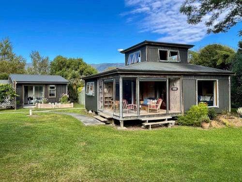 Patons Rock House | Kakariki Bach - Family Haven