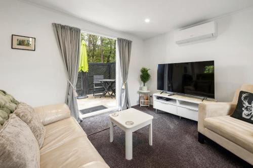 Waitahanui House | Bellbird Cottage - Lake Taupo Bach