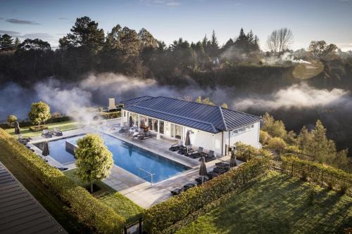Hilltop Hotel | Hilton Lake Taupo