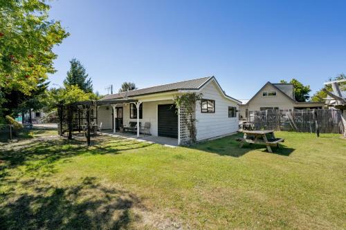 Wanaka House | Ward Cottage - Wanaka Holiday Home