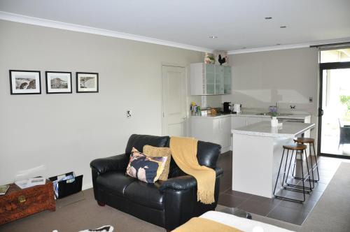 Tauranga Apartment | Parnwell Villa Apartment - The Tropical Oasis
