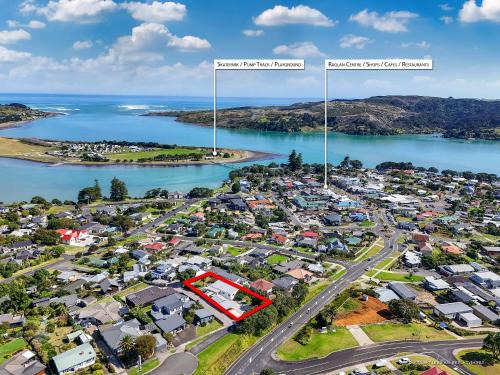 Raglan House | The Ultimate on Bow - Raglan Holiday Home