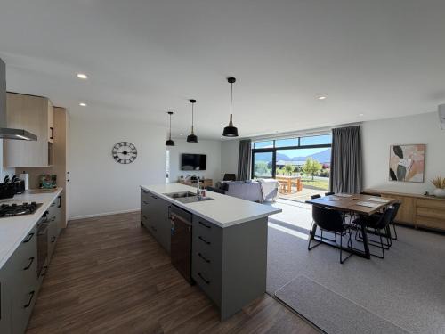 Te Anau House | Alpine View Getaway