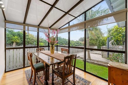 Papamoa Beach House | Cabbage Tree Cottage
