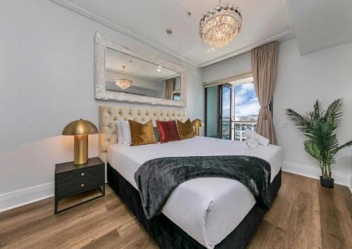 Auckland Central Business District Apartment | The Sunset Suite